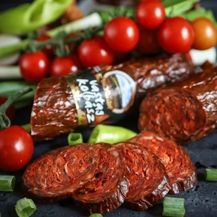 Vastag kolbász csípős műbélben kb.500g Bogád